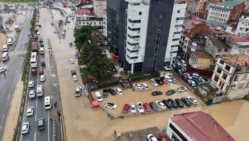 Trabzon'da Sel Felaketi: Kayıp Kişiyi Bulmak İçin Ekipler Seferber Oldu