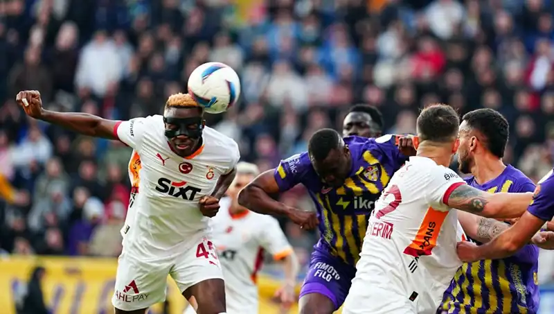 Galatasaray'ın Yıldızı: "Adam Oynamıyor, Adeta Resital Yapıyor" Sözleriyle Değerlendirildi