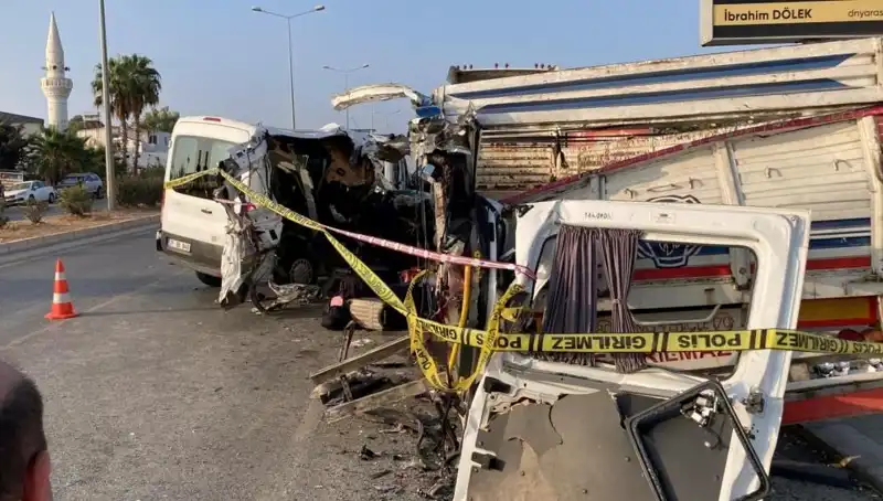 Mersin'de Tatil Yolunda Facia: İki Can Gitti, On Yaralı Var!