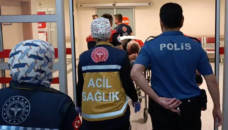 Aniden Gelen Tehlike: Polis Ekipleri Kaza Yaptı, İki Yaralı!