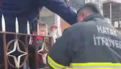Hatay'da Korkunç Kaza: Çocuğun Koluna Demir Korkuluk Saplandı