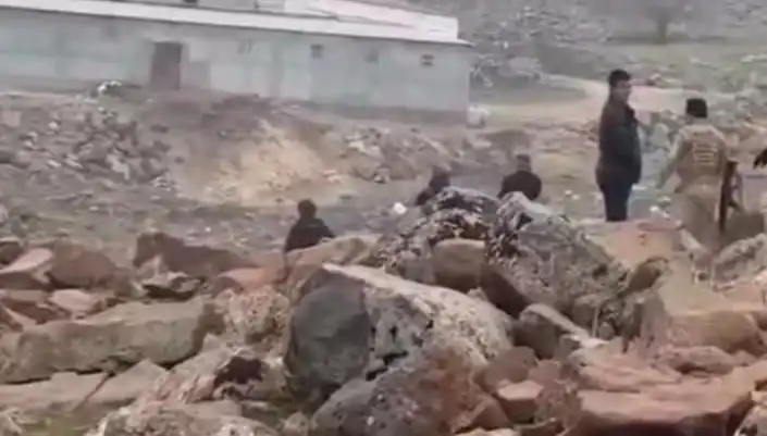 Diyarbakır'da Taşlı, Silahlı Kavga: Geride Bıraktığı 3 Can ve Yaralılar!