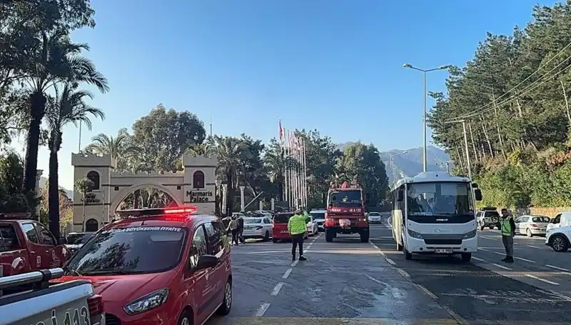 Muğla'nın Beş Yıldızlı Otelinde Çıkan Yangın, Tatilcileri Korkuttu