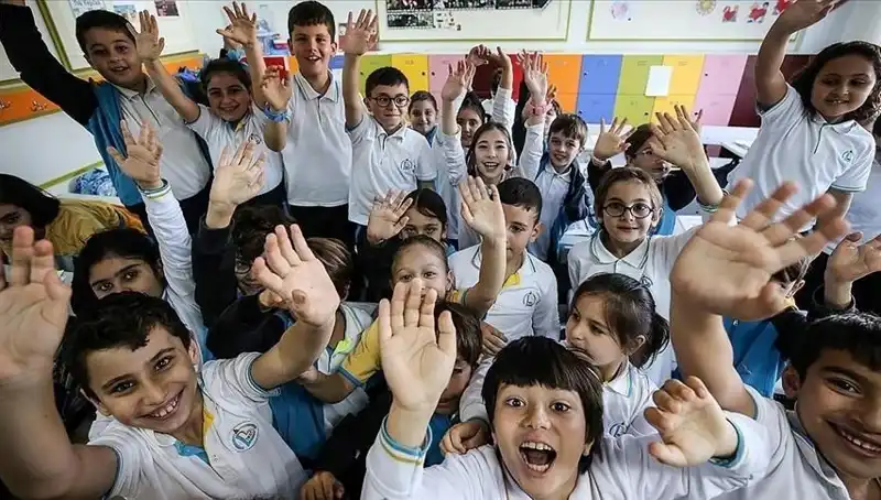 9 Günlük Tatil Sonrası Okul Zili Yeniden Çalıyor: Öğrenciler Ne Bekliyor?