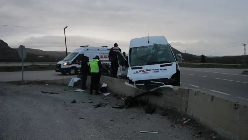 İşçi Servisi İstinat Duvarına Çarptı: Kaza Anındaki İddialar