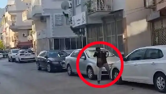 İzmir Sokaklarında Nefes Kesen Çatışma: Saldırganla Karşılaşma Anları