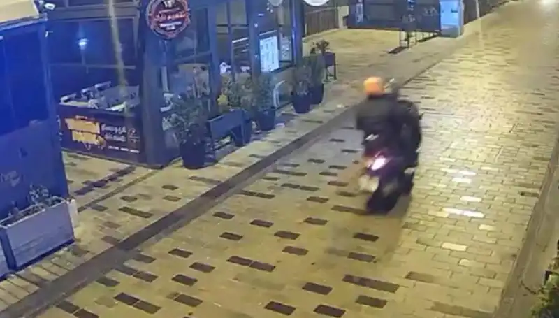 Gece Kulübü Haraç Saldırısında Korku Dolu Anlar: Silahlar Patladı
