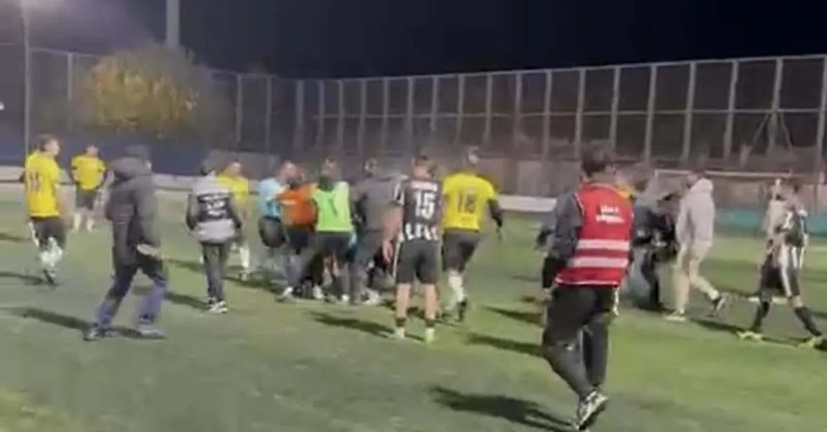 İzmir’de Amatör Maçta Hakeme Saldırı: Kulüp Başkanı ve Futbolcular Tutuklandı