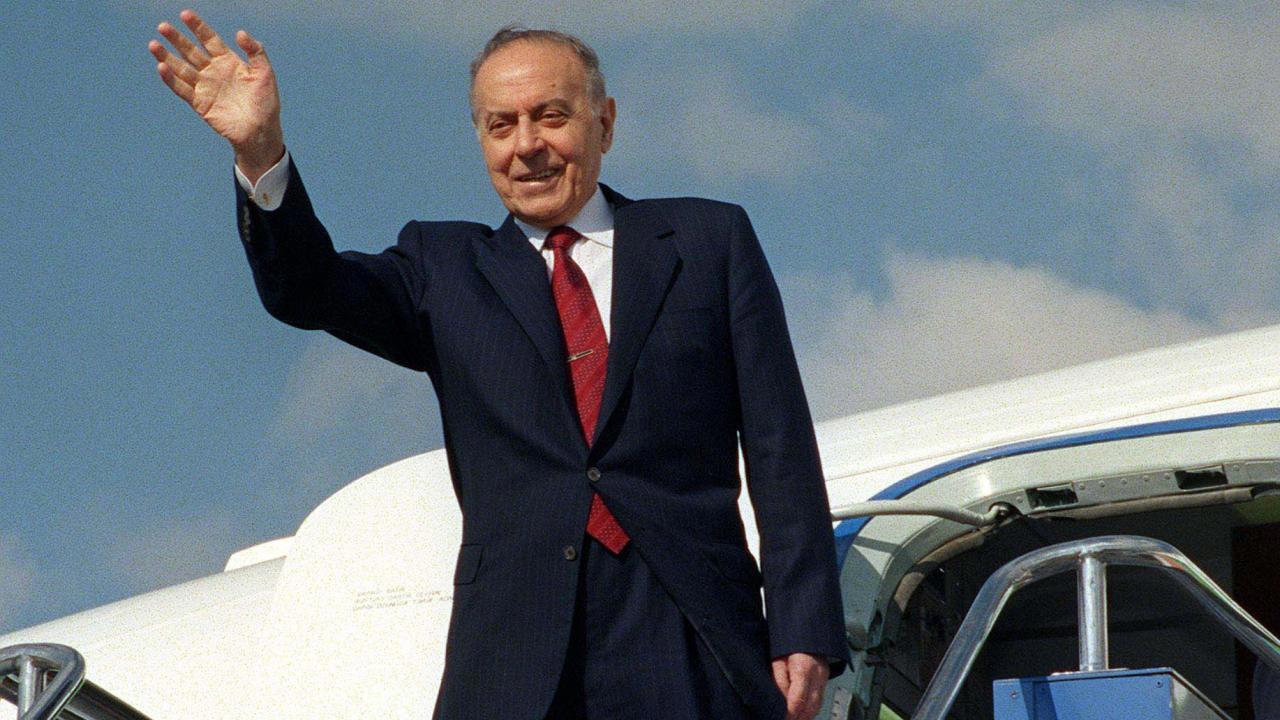 Azerbaycan Milli Lideri Haydar Aliyev'in Anısına Anıt Açıldı