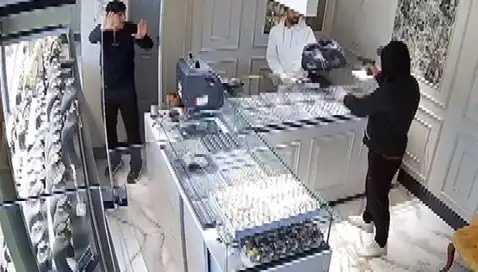 Bursa'da Korkutucu Kuyumcu Soygunu Girişimi: Güvenlik Kameraları Anbean Kaydetti