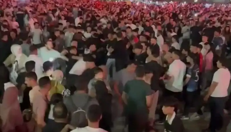 Konserde Çıkan Bıçaklı Kavga: Üç Kişi Yaralandı, Ayrıntılar Şok Edici!