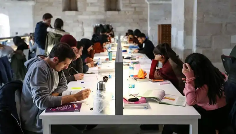 Üniversiteler 2023-2024 Eğitim Döneminin Başlangıç Tarihlerini Açıkladı