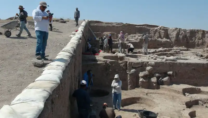 Kilis'teki Oylum Höyük'te Sıcak Havalara Rağmen Kazı Çalışmaları Tüm Hızıyla Devam Ediyor